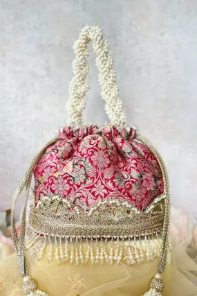 Elora Potli