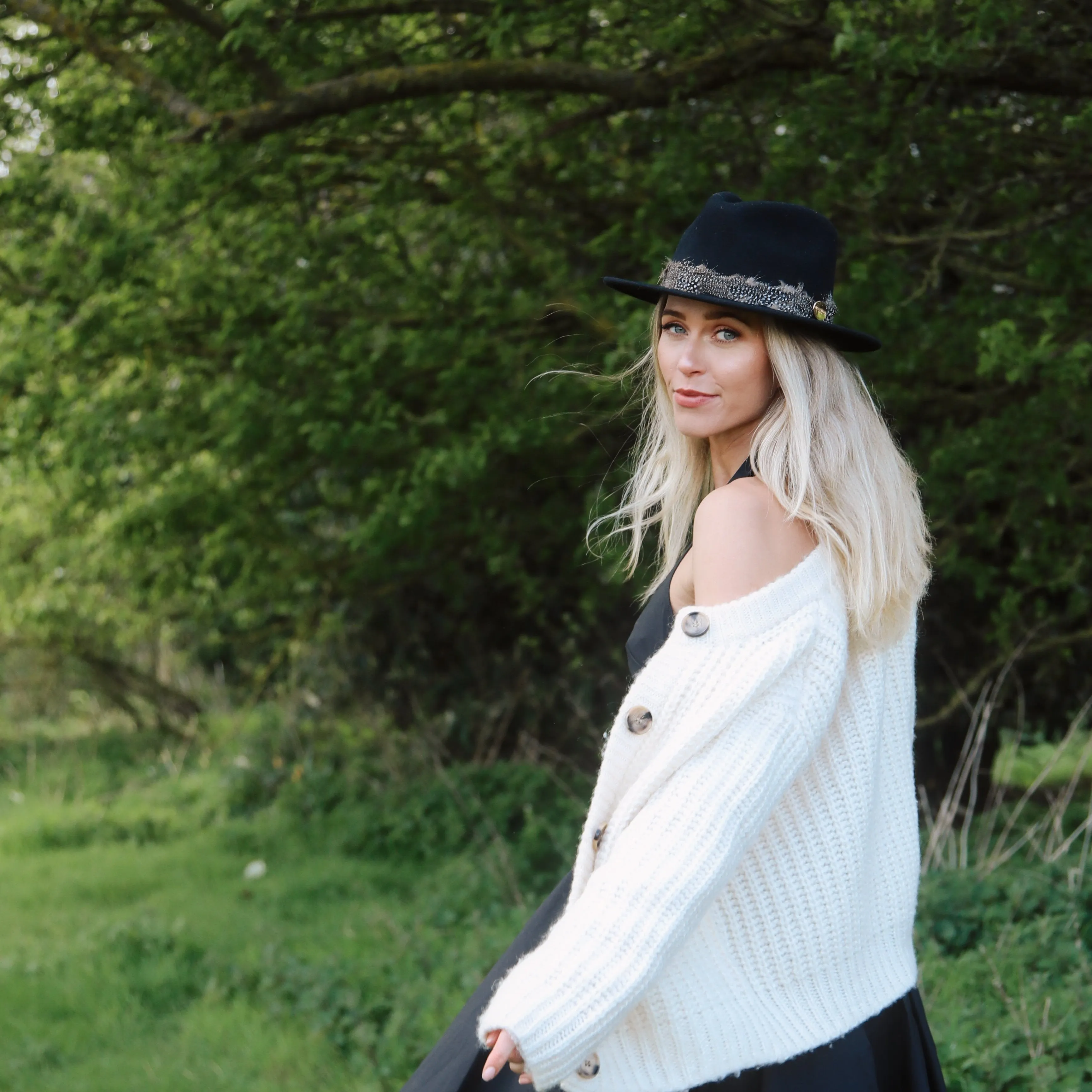 The Suffolk Fedora in Black (Sable Feather Wrap)